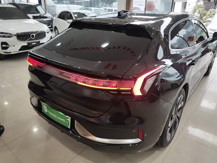 Фото 6 - Zeekr 001