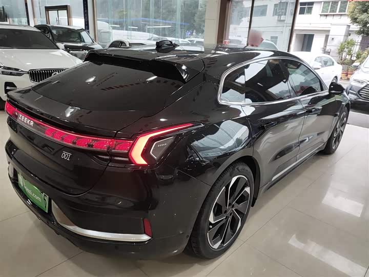 Фото 7 - Zeekr 001