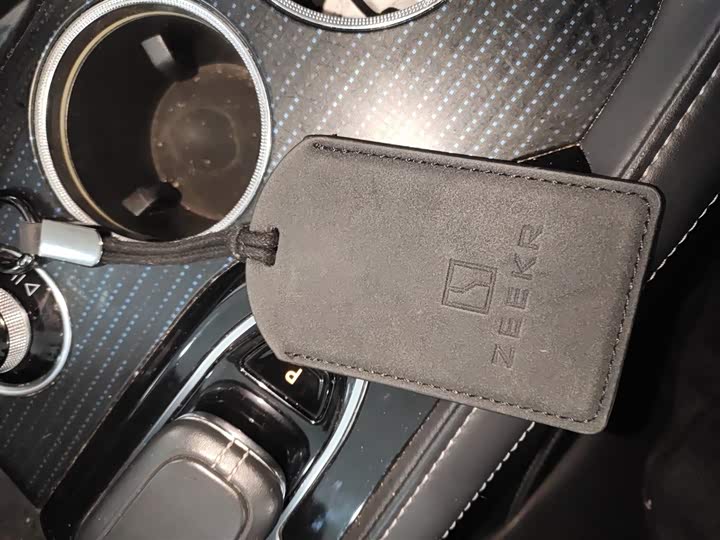 Фото 9 - Zeekr 001