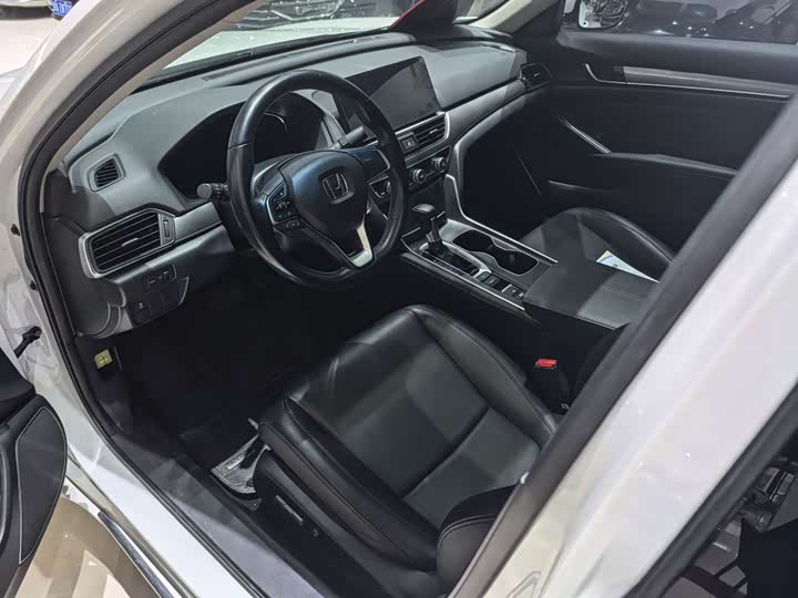 Фото 4 - Honda Accord