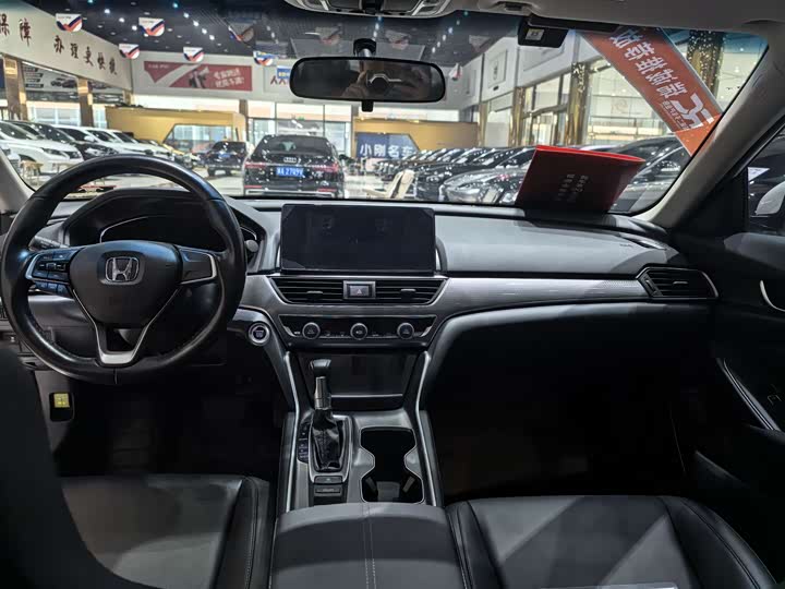 Фото 6 - Honda Accord