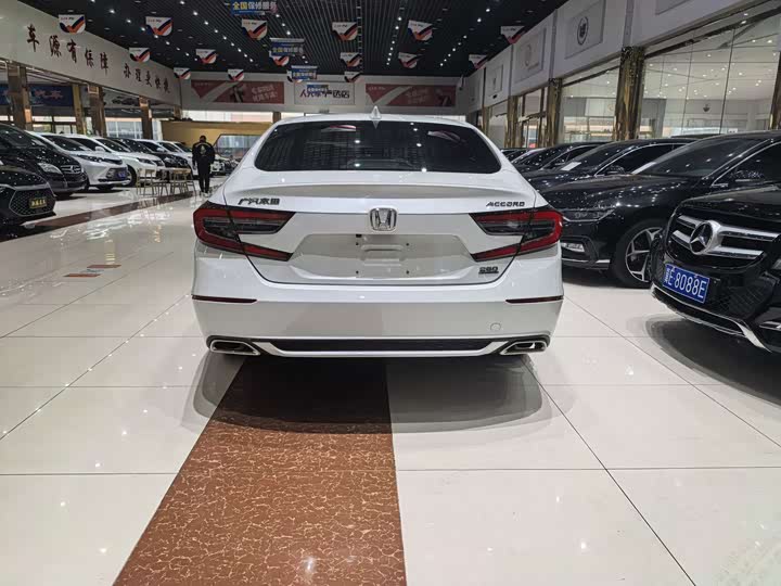 Фото 8 - Honda Accord