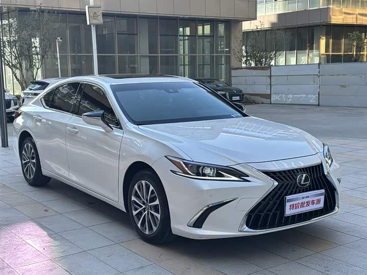 Фото 4 - Lexus ES