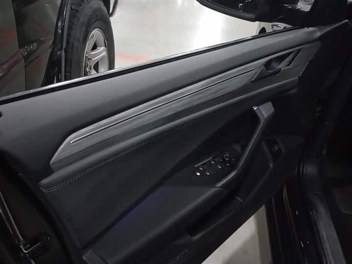 Фото 7 - Volkswagen Sagitar L