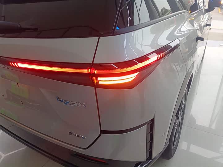 Фото 8 - Toyota bZ3X