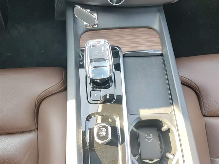 Фото 6 - Volvo XC60