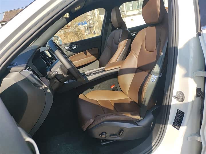 Фото 7 - Volvo XC60