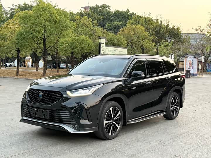 Фото 1 - Toyota Crown Kluger