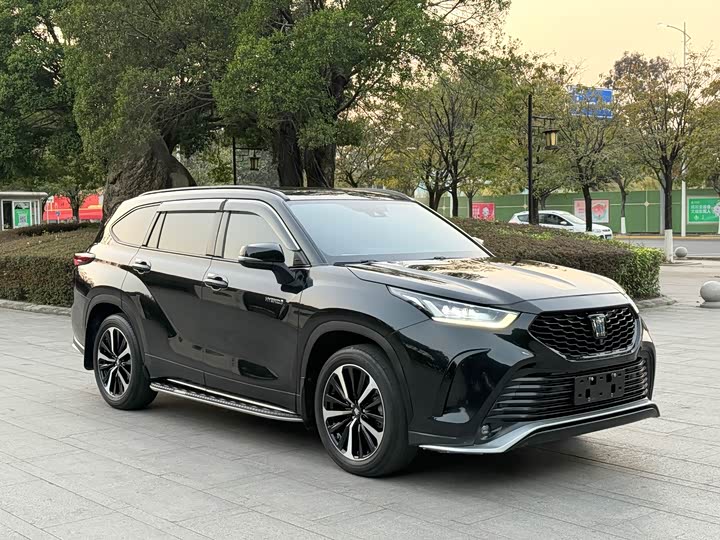 Фото 3 - Toyota Crown Kluger