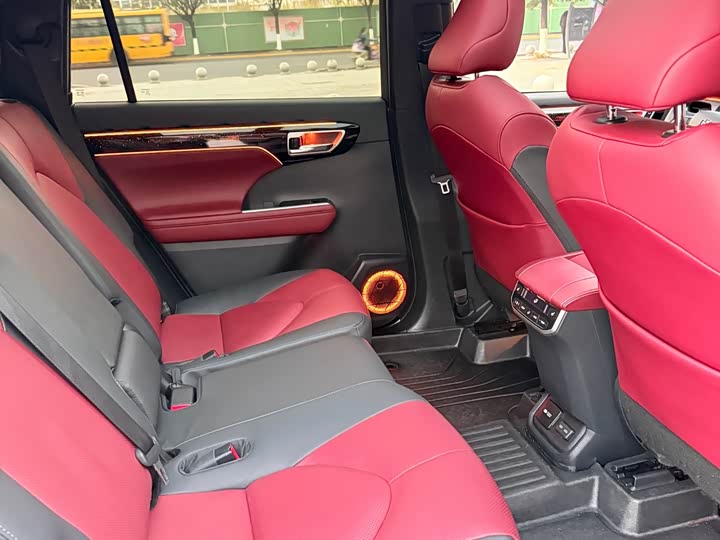 Фото 8 - Toyota Crown Kluger