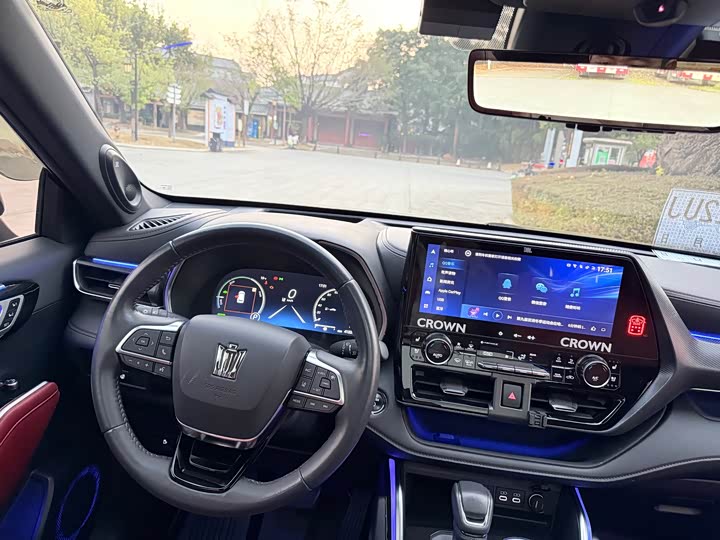 Фото 9 - Toyota Crown Kluger