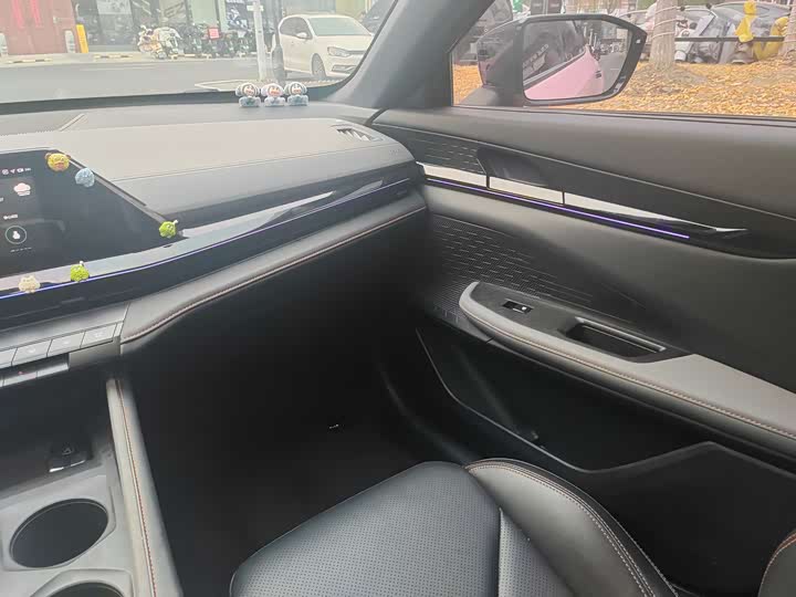 Фото 5 - Changan UNI-V