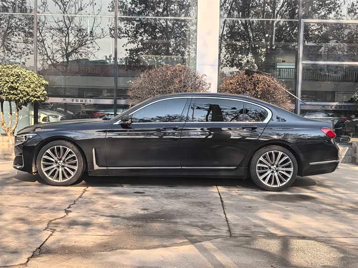 Фото 2 - BMW 7 Series