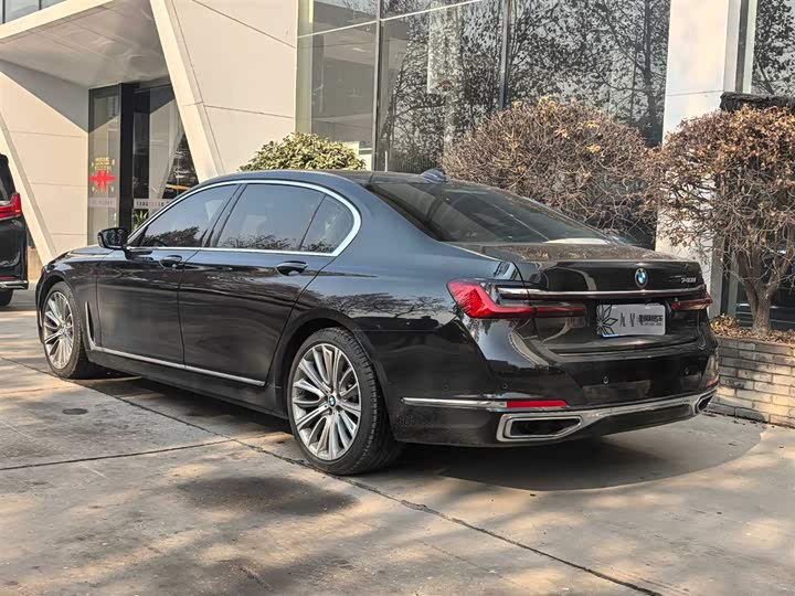 Фото 3 - BMW 7 Series