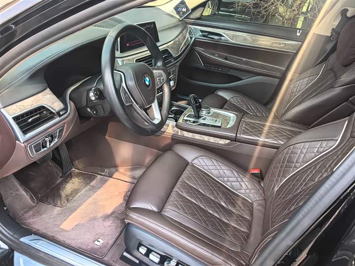 Фото 4 - BMW 7 Series