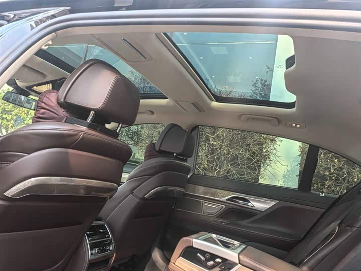 Фото 6 - BMW 7 Series