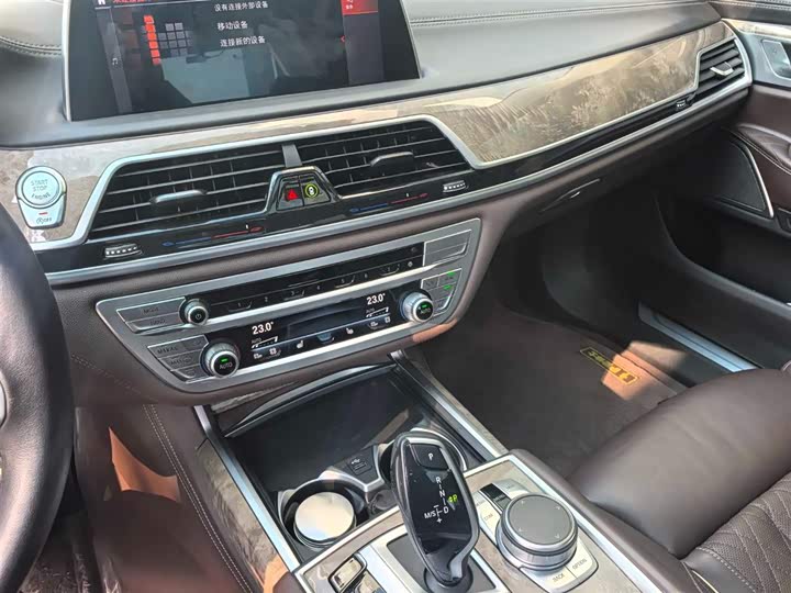 Фото 8 - BMW 7 Series