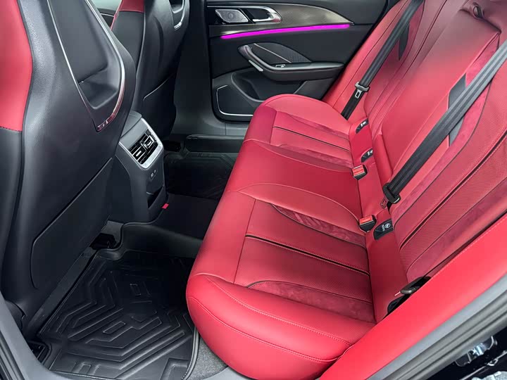 Фото 7 - Hongqi H6