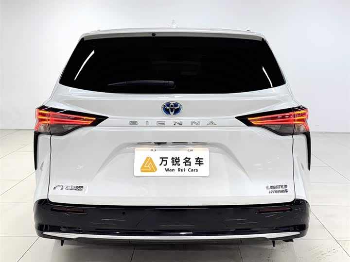 Фото 4 - Toyota Sienna