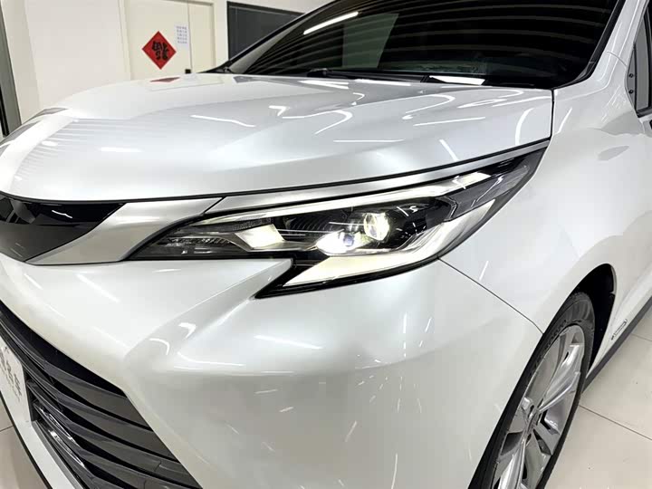 Фото 6 - Toyota Sienna