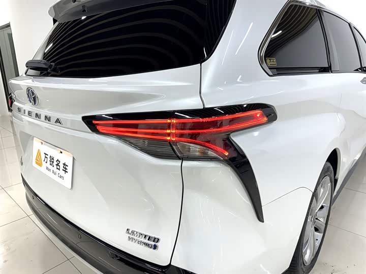 Фото 7 - Toyota Sienna