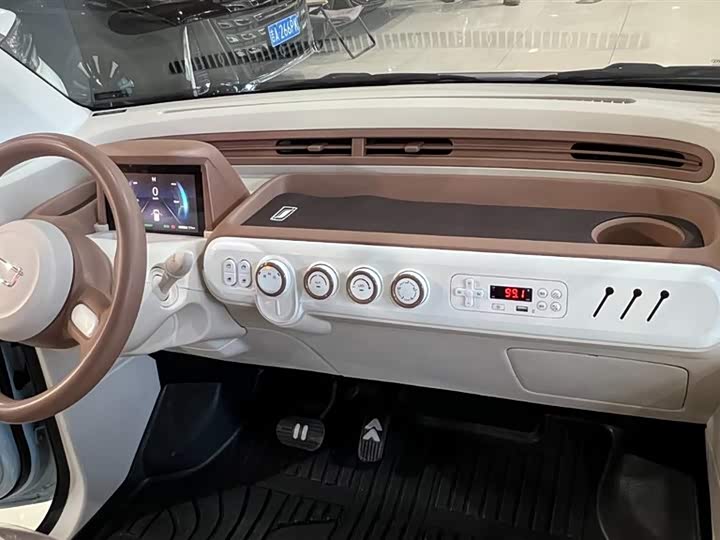 Фото 9 - Bestune Pony