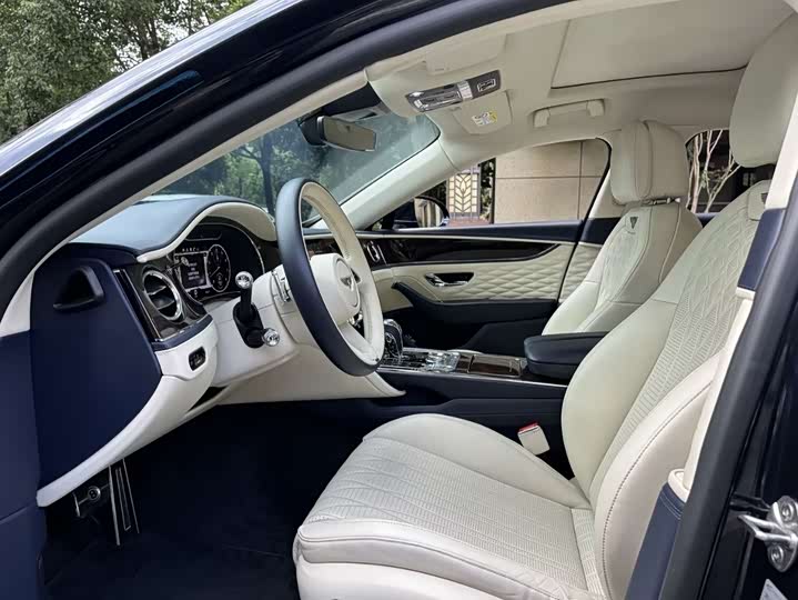 Фото 5 - Bentley Flying Spur