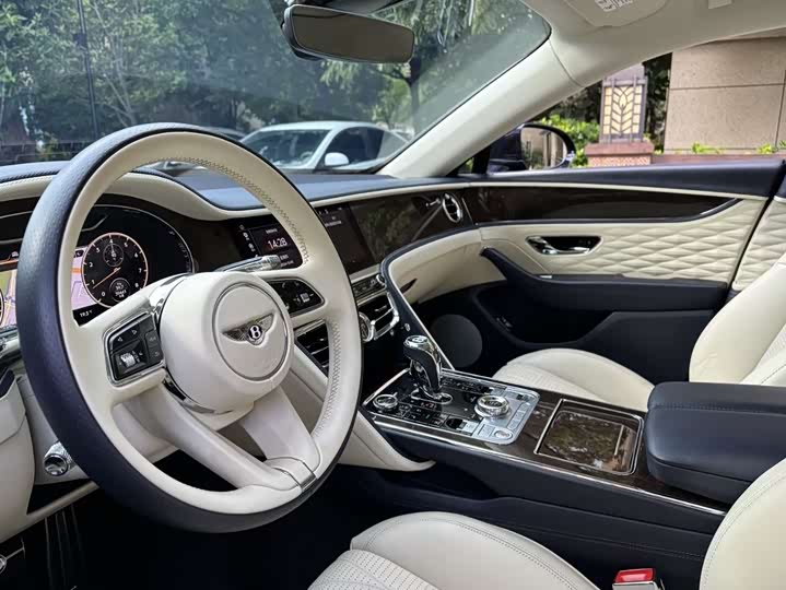 Фото 8 - Bentley Flying Spur