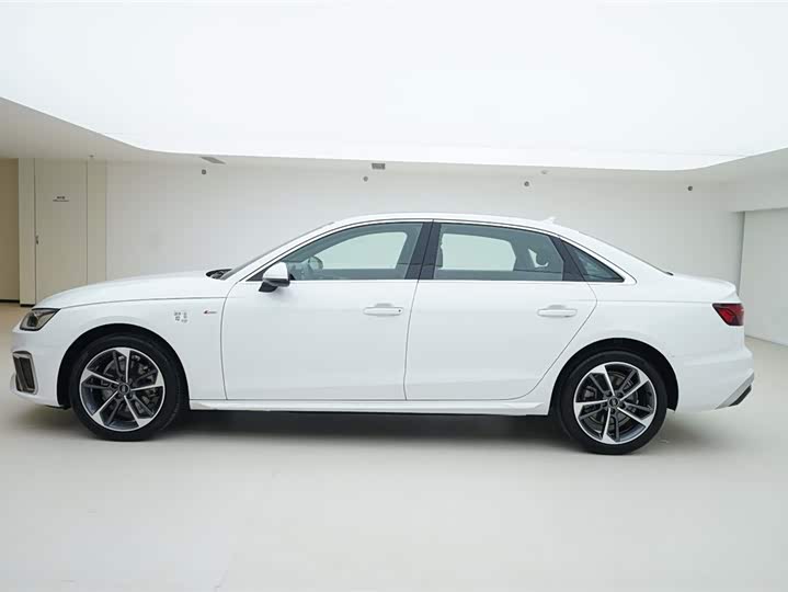 Фото 3 - Audi A4L