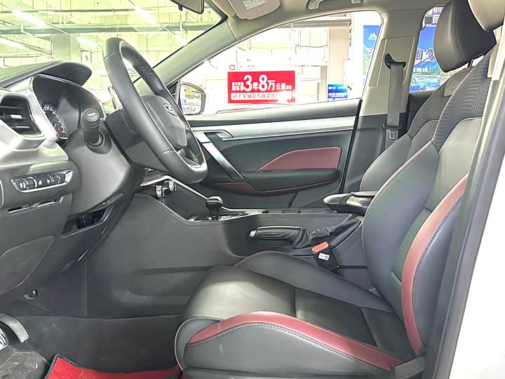 Фото 3 - Geely Coolray