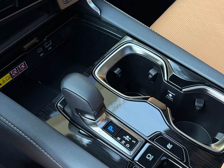 Фото 8 - Lexus RX