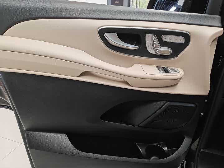 Фото 4 - Mercedes-Benz V-Class