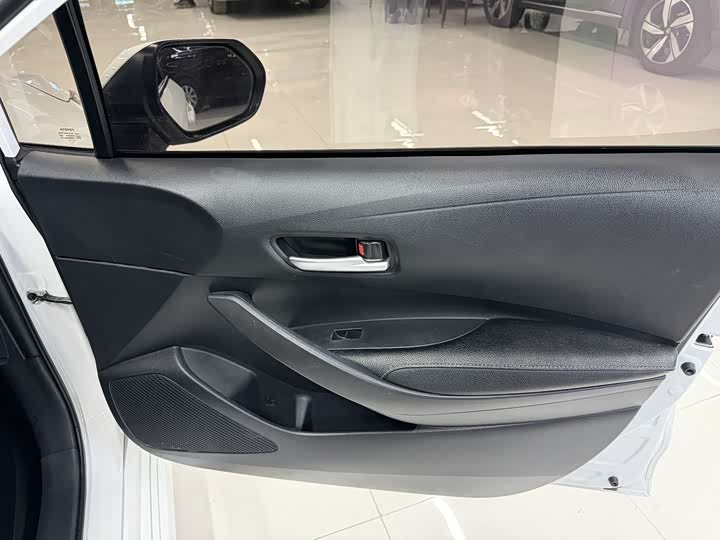 Фото 4 - Toyota Corolla