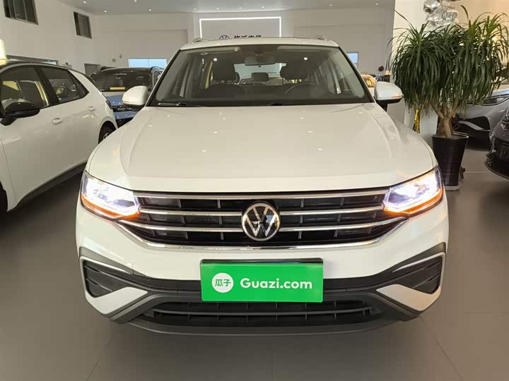 Фото 3 - Volkswagen Tiguan L Pro