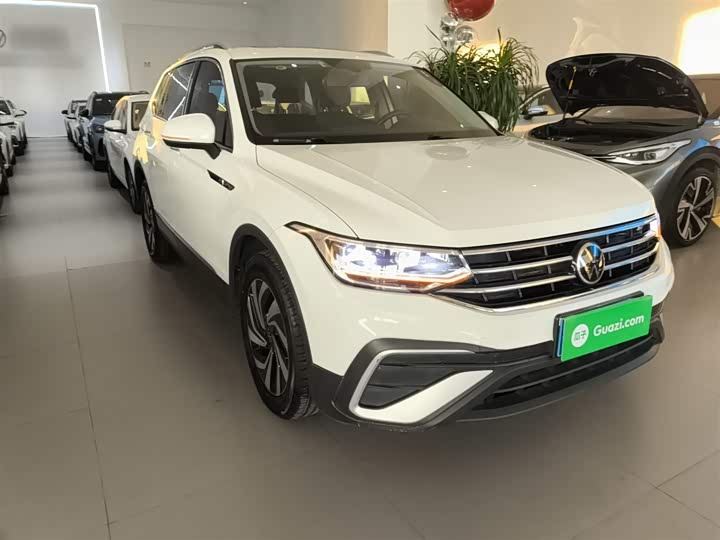 Фото 4 - Volkswagen Tiguan L Pro