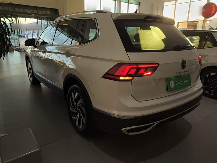 Фото 5 - Volkswagen Tiguan L Pro