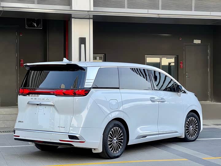 Фото 7 - Denza D9