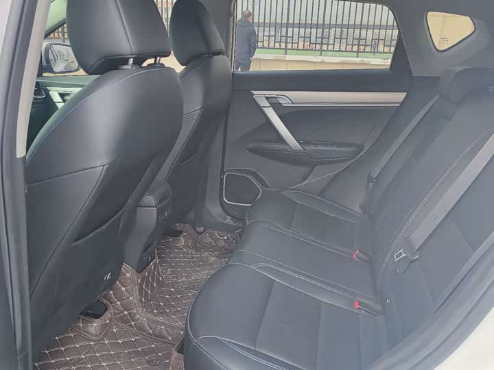 Фото 6 - Geely Coolray Hybrid