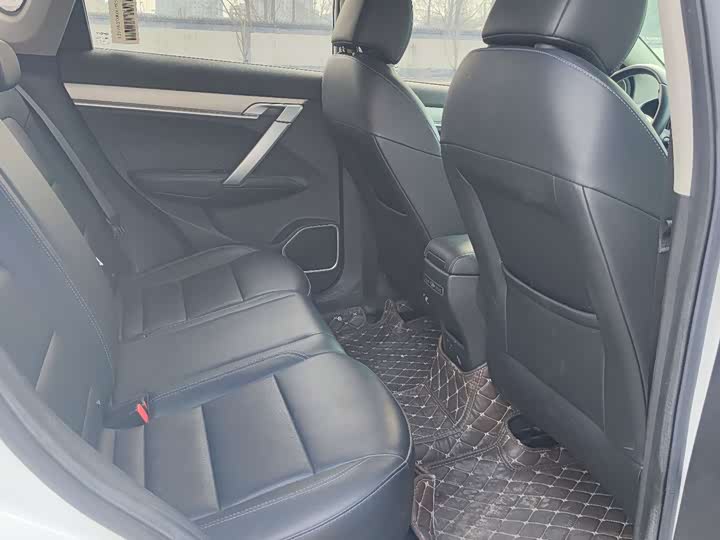 Фото 9 - Geely Coolray Hybrid