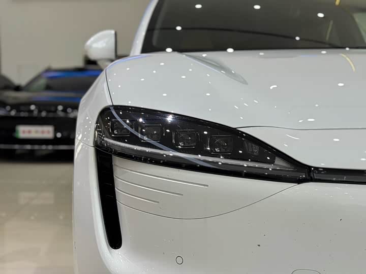 Фото 4 - Luxeed R7