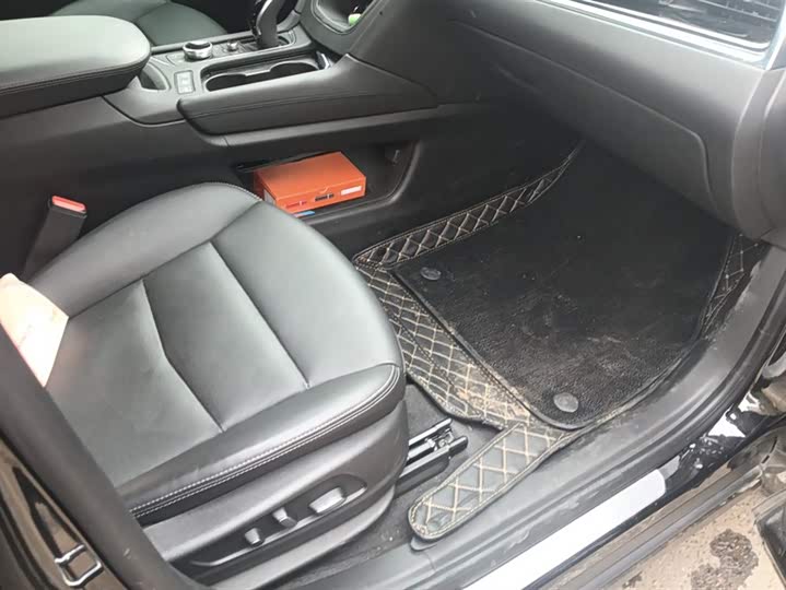 Фото 8 - Cadillac XT6