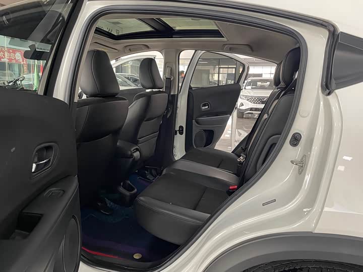 Фото 7 - Honda Vezel