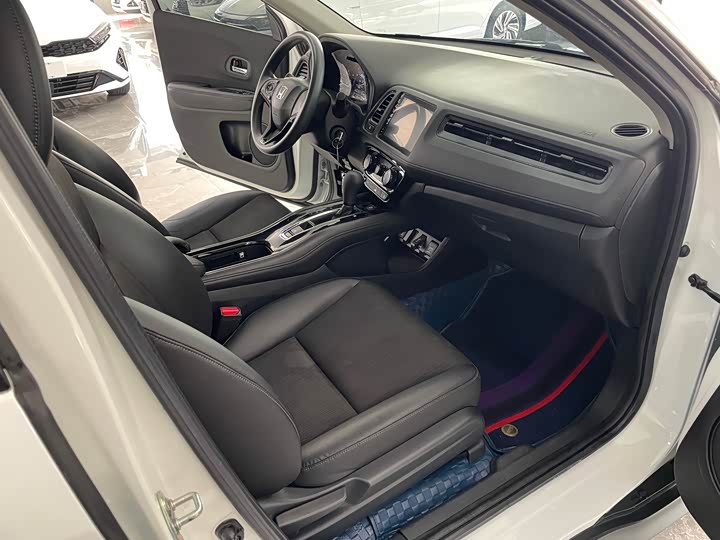 Фото 8 - Honda Vezel