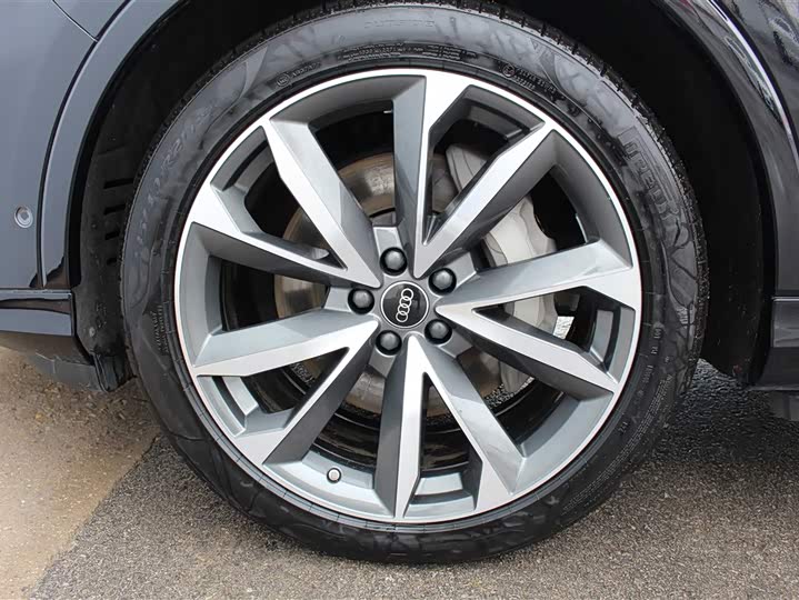 Фото 7 - Audi Q7