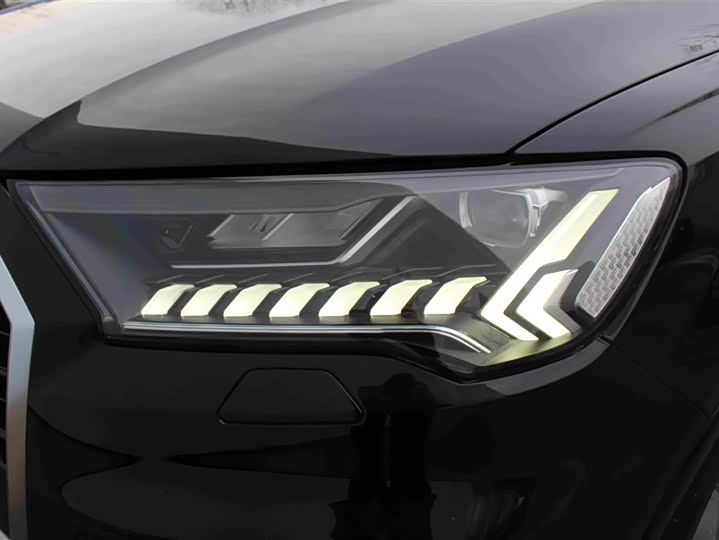 Фото 8 - Audi Q7