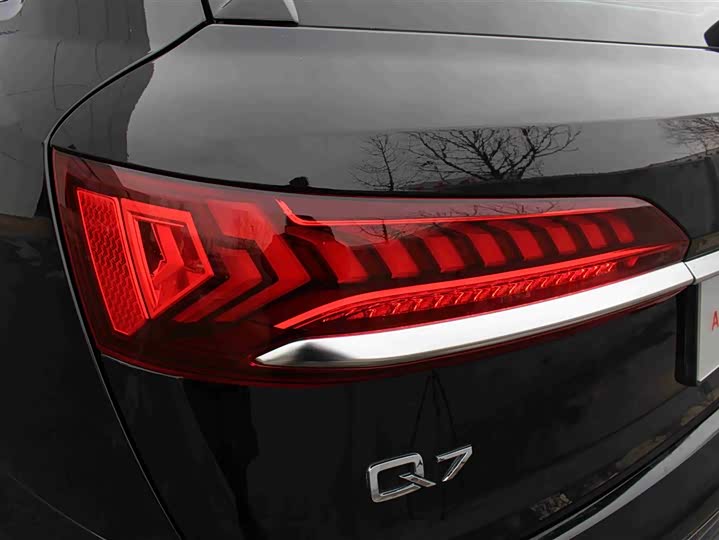 Фото 9 - Audi Q7