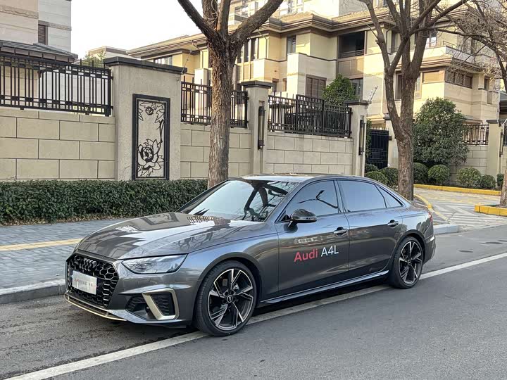 Фото 4 - Audi A4L