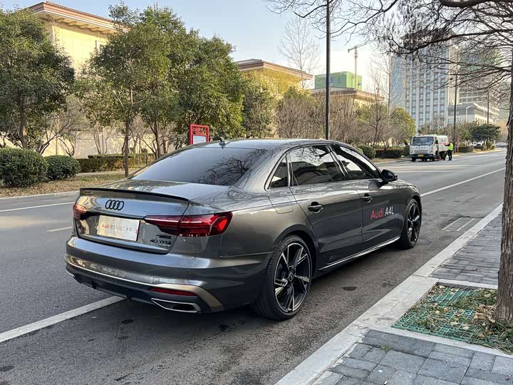 Фото 6 - Audi A4L