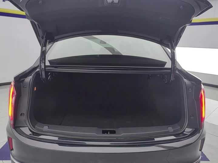 Фото 4 - Hongqi E-QM5