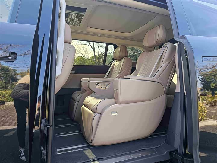 Фото 4 - XPeng X9